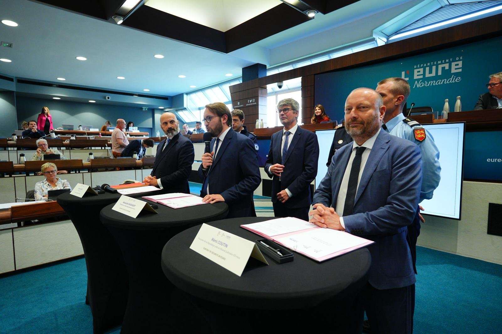 Signature contrat de sécurité intégrée[43]